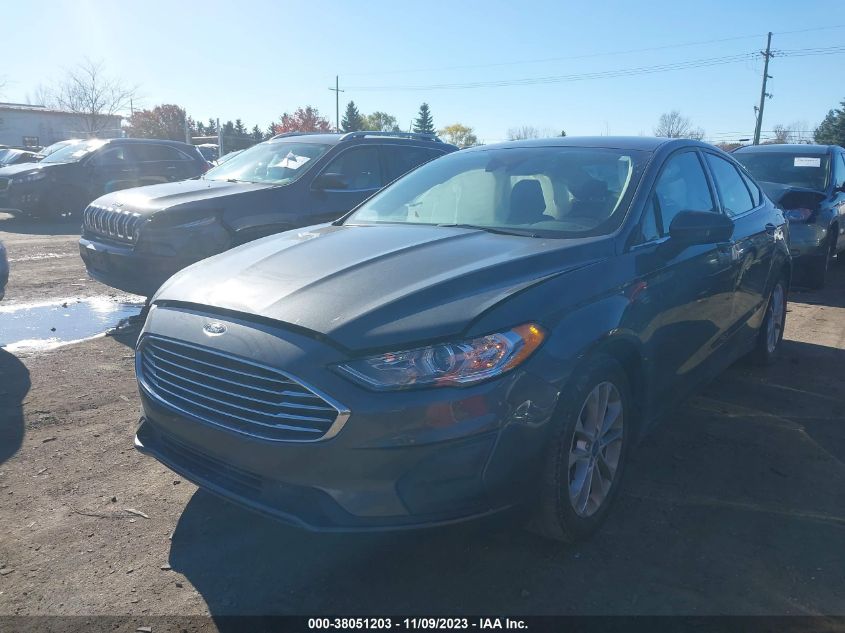 3FA6P0HD2LR109339 Ford Fusion SE 2