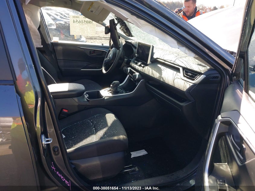 VIN 2T3F1RFV8PW334233 2023 TOYOTA RAV4 LE