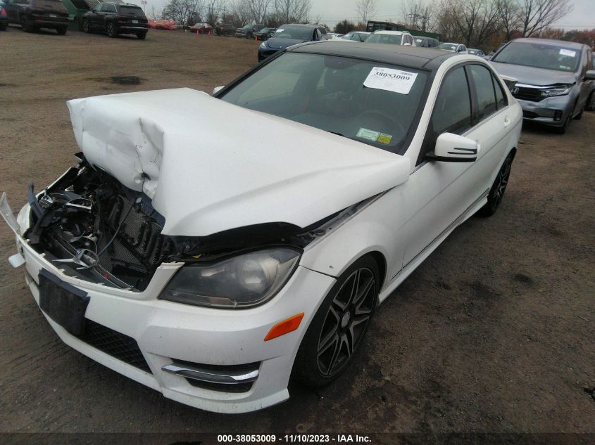 2013 MERCEDES-BENZ C 300 LUXURY 4MATIC - WDDGF8ABXDR261624