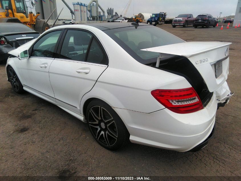 2013 MERCEDES-BENZ C 300 LUXURY 4MATIC - WDDGF8ABXDR261624