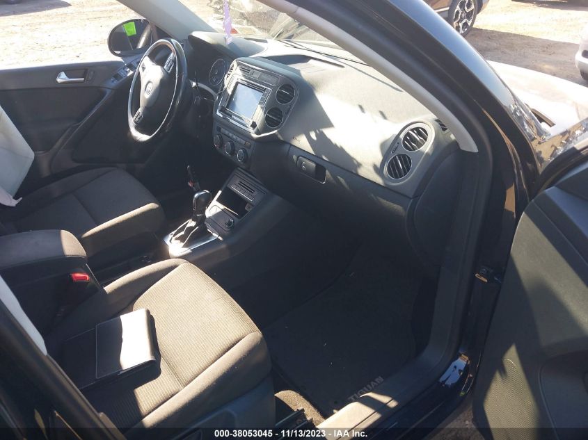 2017 VOLKSWAGEN TIGUAN S/LIMITED - WVGBV7AX1HK054384