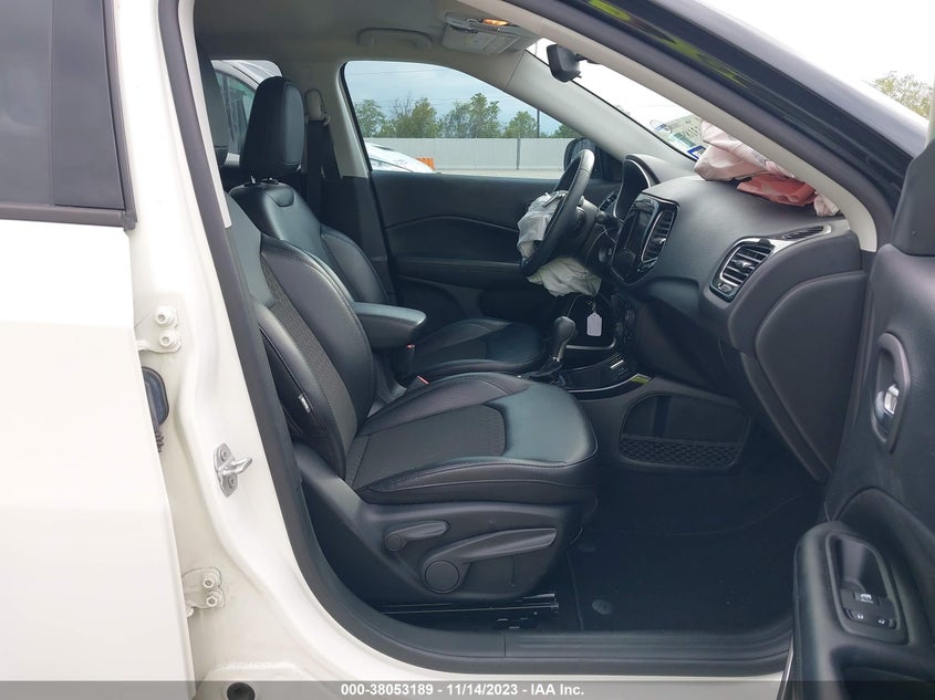 VIN 3C4NJCBB3LT110471 2020 JEEP COMPASS ALTITUDE FWD