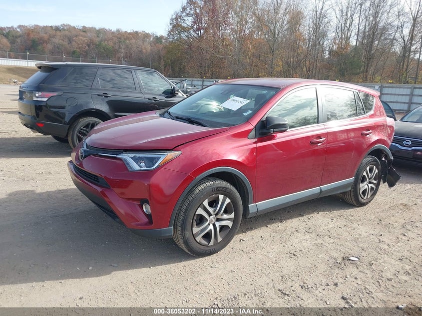 VIN JTMBFREV8JD229035 2018 TOYOTA RAV4 LE