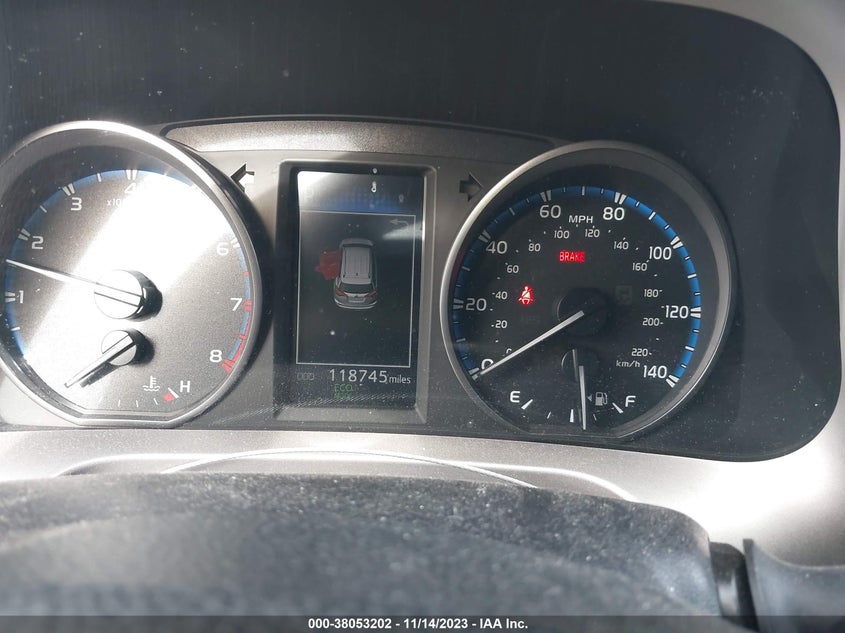 VIN JTMBFREV8JD229035 2018 TOYOTA RAV4 LE
