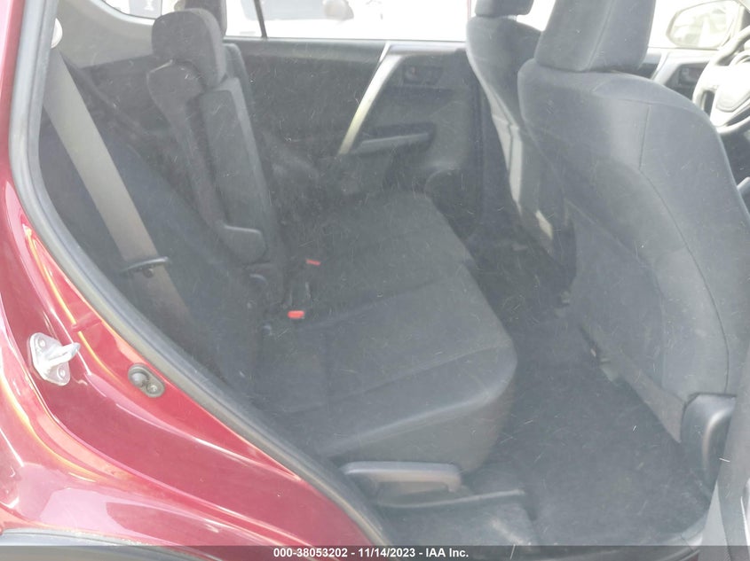VIN JTMBFREV8JD229035 2018 TOYOTA RAV4 LE