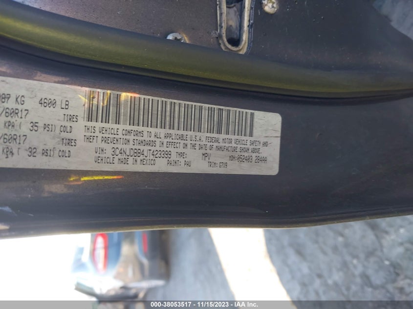 VIN 3C4NJDBB4JT423399 2018 JEEP COMPASS LATITUDE