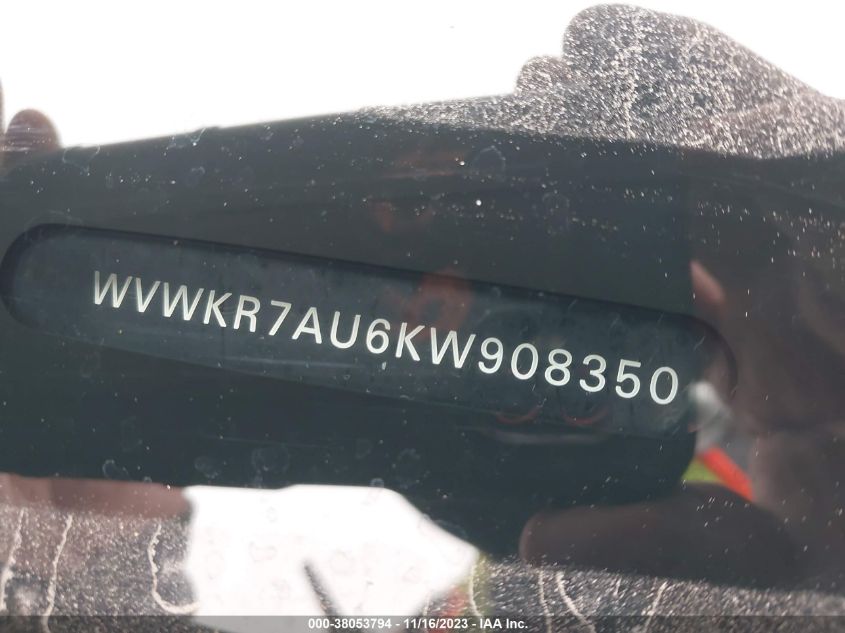 2019 VOLKSWAGEN E-GOLF SE - WVWKR7AU6KW908350