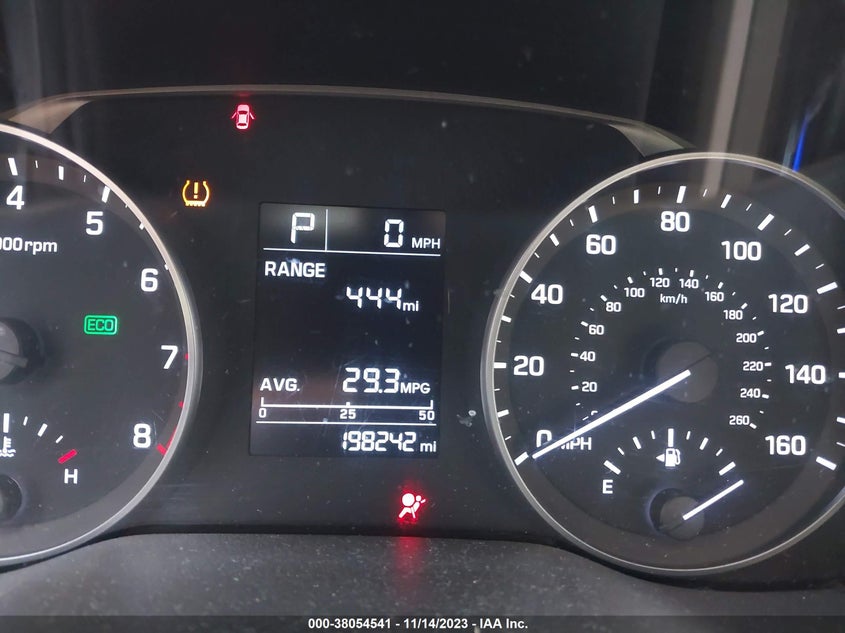 VIN KMHD74LF8HU373582 2017 HYUNDAI ELANTRA SE