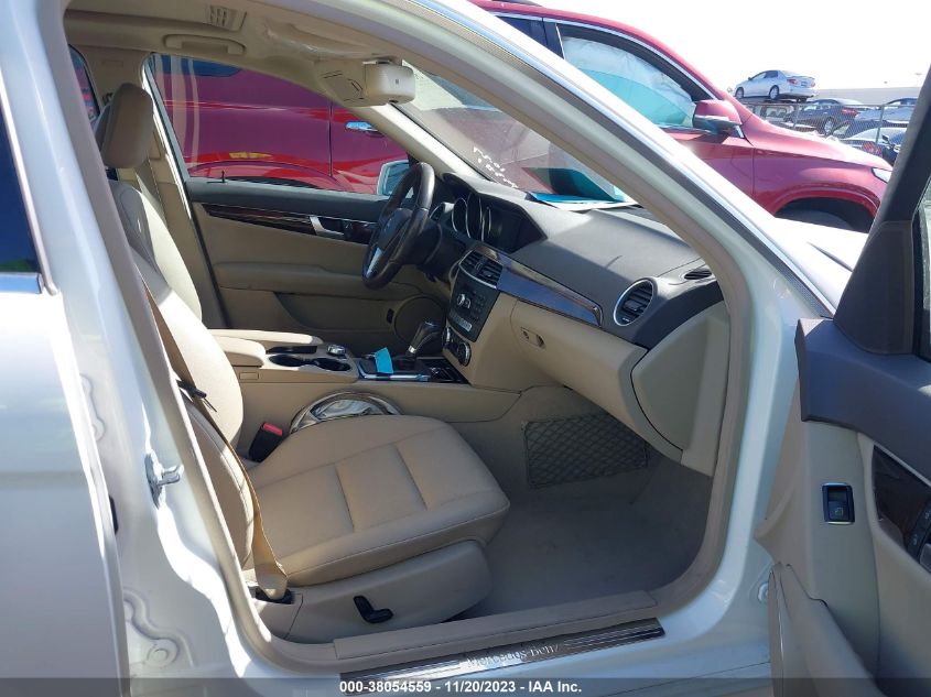 2014 MERCEDES-BENZ C 250 SPORT/LUXURY - WDDGF4HB8EA967330