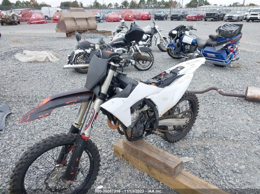 2023 KTM 250 SX-F VBKSXK432PM108416