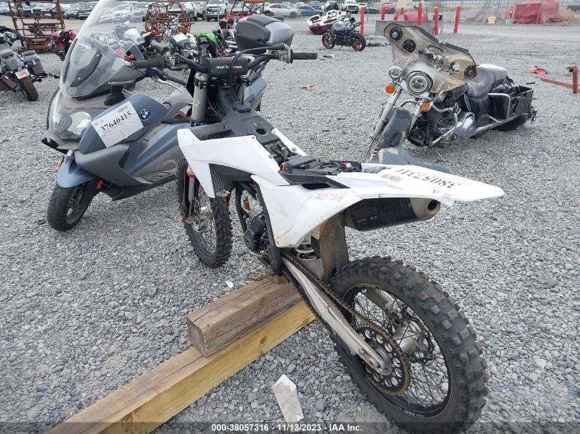 2023 KTM 250 SX-F VBKSXK432PM108416