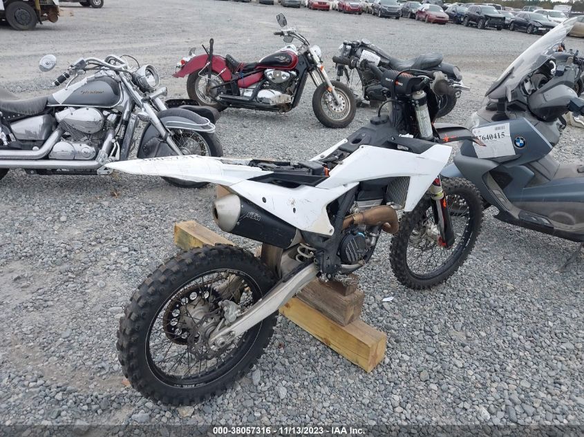 2023 KTM 250 SX-F VBKSXK432PM108416