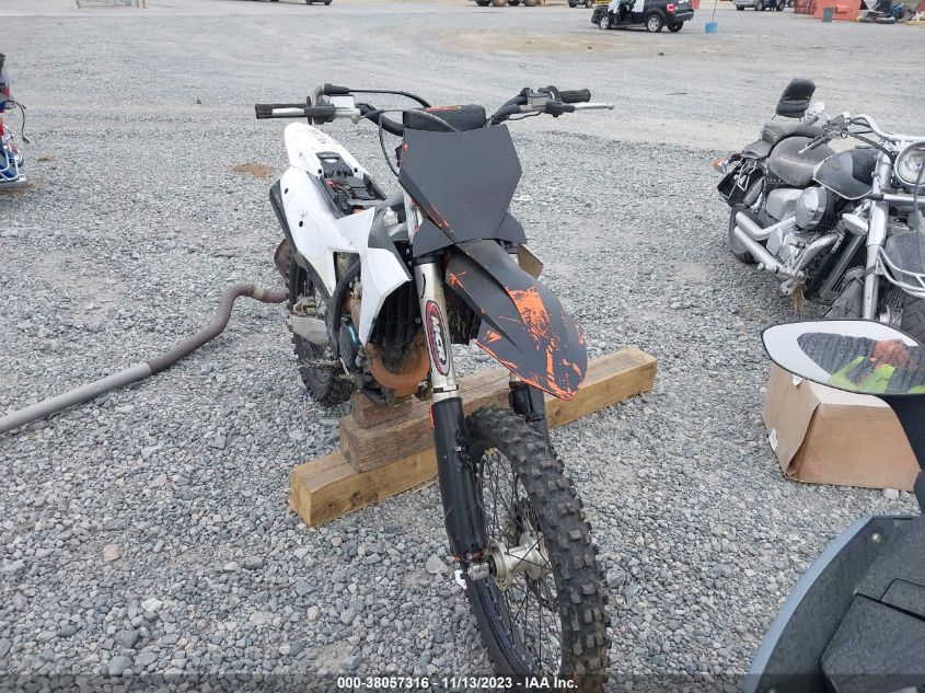 2023 KTM 250 SX-F VBKSXK432PM108416