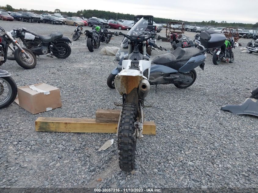 2023 KTM 250 SX-F VBKSXK432PM108416