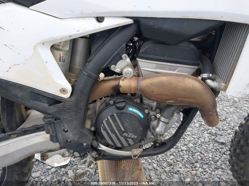 2023 KTM 250 SX-F VBKSXK432PM108416