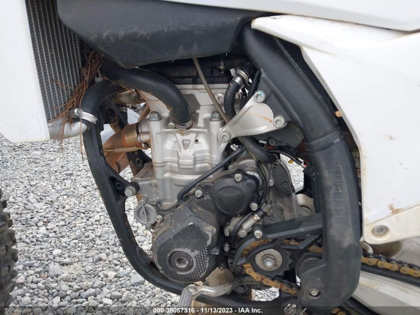 2023 KTM 250 SX-F VBKSXK432PM108416