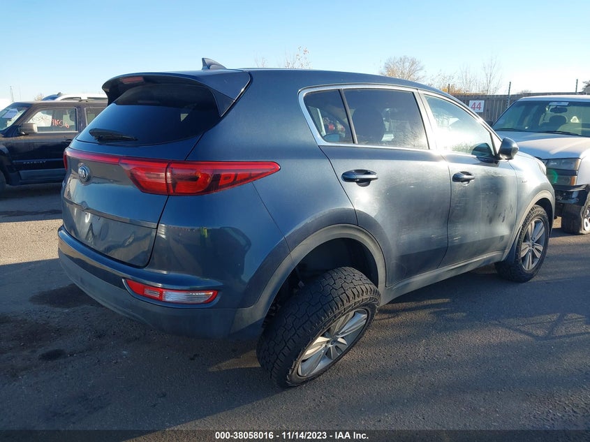 VIN KNDPMCAC4J7469615 2018 KIA SPORTAGE LX