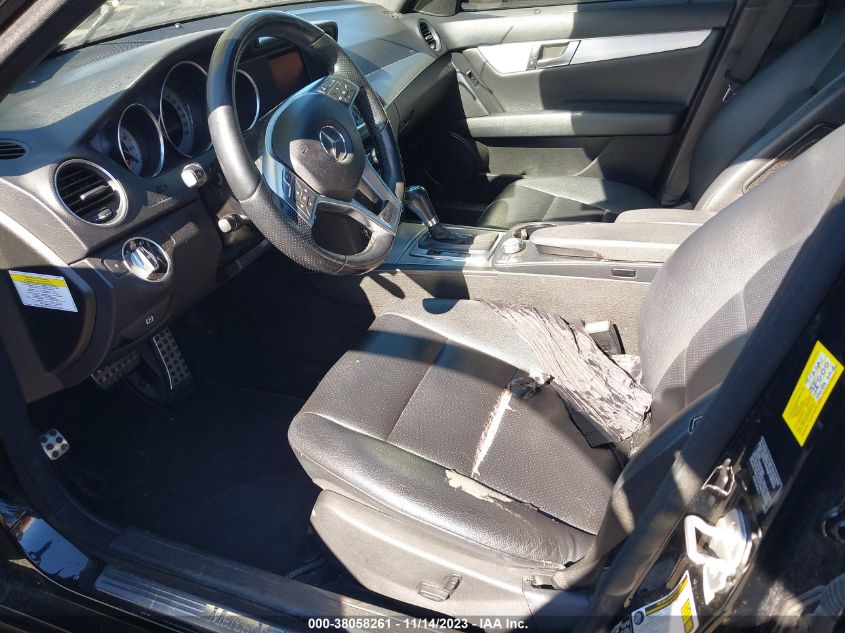 2013 MERCEDES-BENZ C 250 SPORT/LUXURY - WDDGF4HB5DA837357