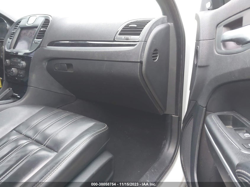 VIN 2C3CCABG9KH585488 2019 CHRYSLER 300 S