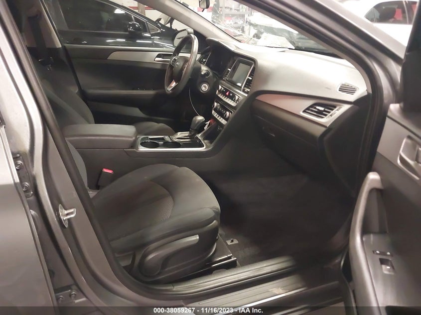 VIN 5NPE24AFXKH781450 2019 HYUNDAI SONATA SE