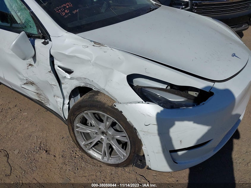 VIN 7SAYGAEE3PF687966 2023 TESLA MODEL Y