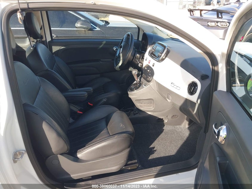 VIN 3C3CFFCH0JT530462 2018 FIAT 500 LOUNGE