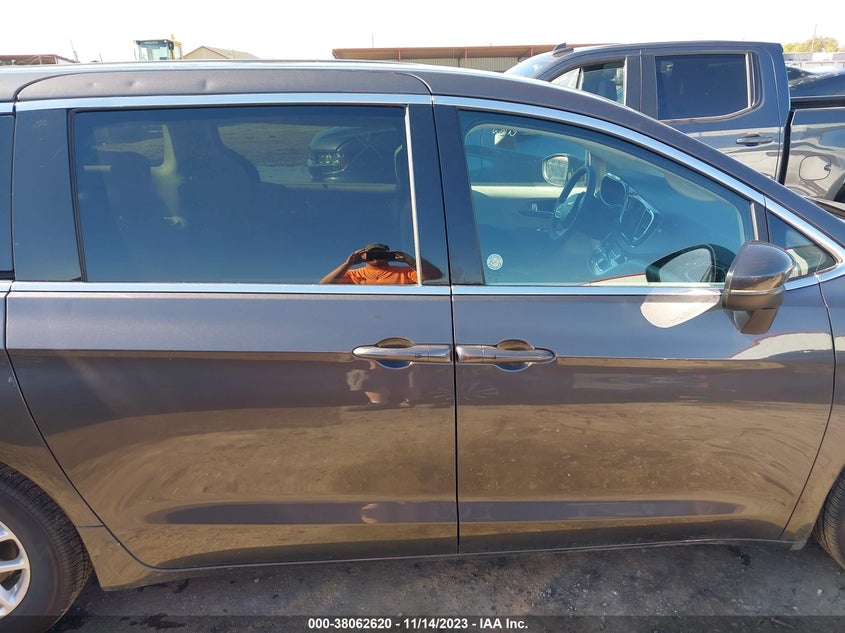 VIN 2C4RC1BG1PR563699 2023 CHRYSLER PACIFICA TOURING L
