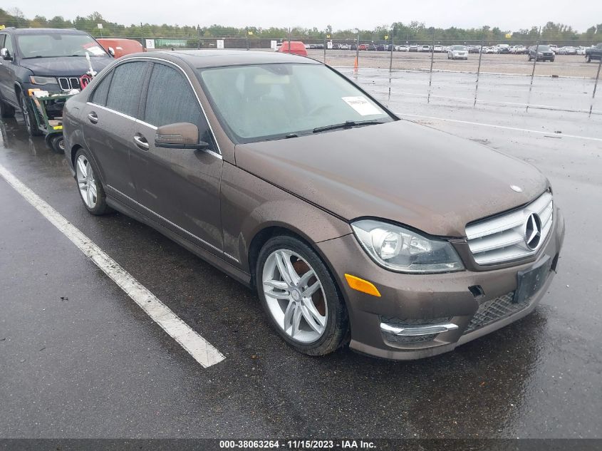 2013 MERCEDES-BENZ C 250 LUXURY/SPORT - WDDGF4HB0DA841901
