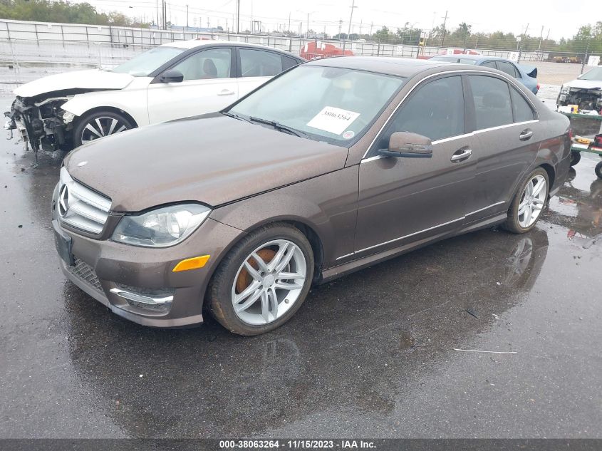 2013 MERCEDES-BENZ C 250 LUXURY/SPORT - WDDGF4HB0DA841901