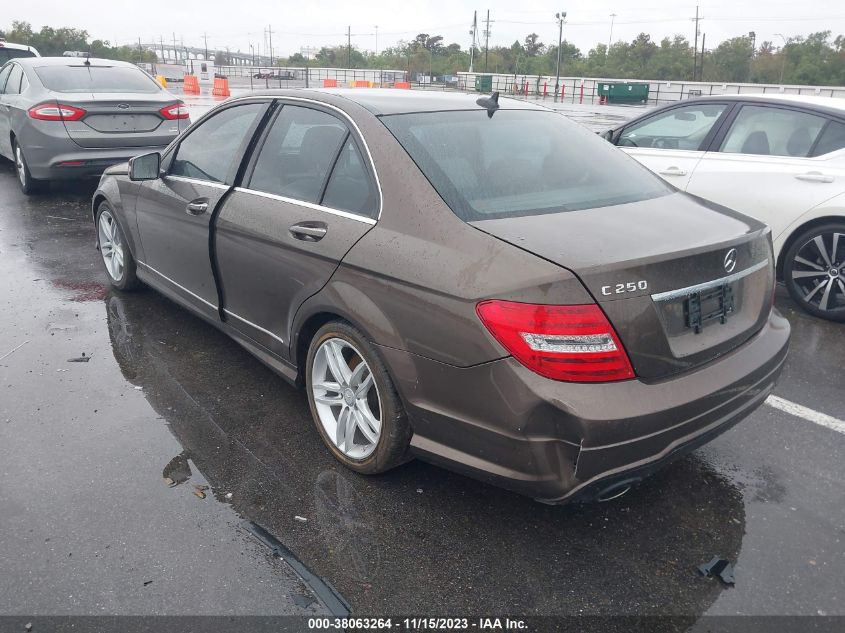 2013 MERCEDES-BENZ C 250 LUXURY/SPORT - WDDGF4HB0DA841901
