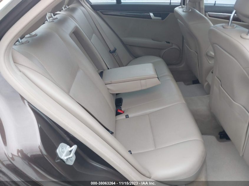 2013 MERCEDES-BENZ C 250 LUXURY/SPORT - WDDGF4HB0DA841901