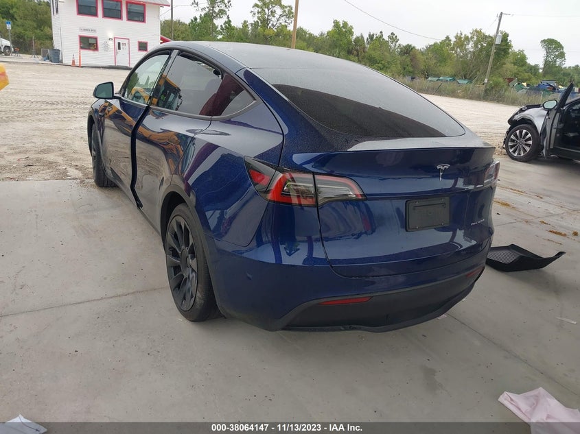 VIN 7SAYGAEE8NF532665 2022 TESLA MODEL Y