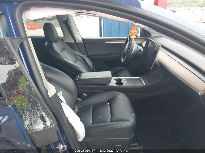 VIN 7SAYGAEE8NF532665 2022 TESLA MODEL Y