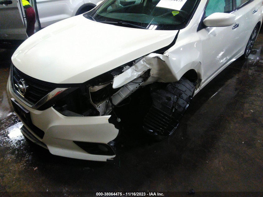 VIN 1N4AL3AP1JC140315 2018 NISSAN ALTIMA 2.5 SR