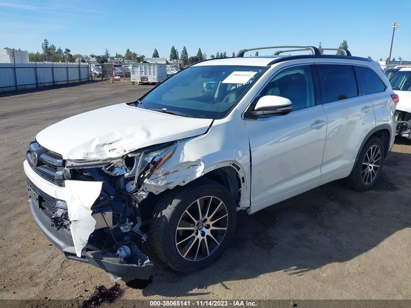 VIN 5TDKZRFH1HS508261 2017 TOYOTA HIGHLANDER SE/XLE
