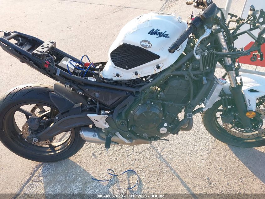 2017 KAWASAKI EX650 F - JKAEXEK13HDA08664