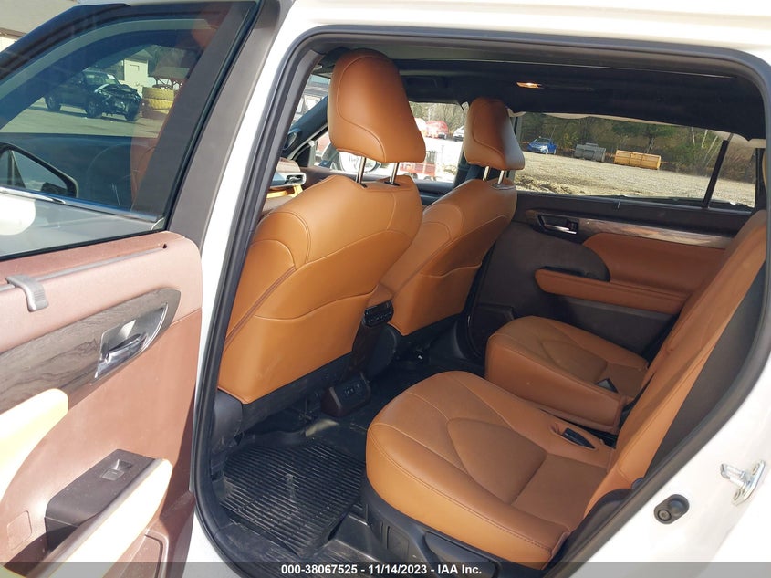 VIN 5TDFZRBH0MS105910 2021 TOYOTA HIGHLANDER PLATINUM