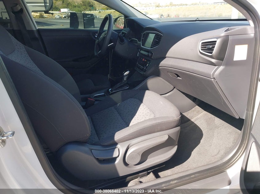 VIN KMHC65LC1KU175945 2019 HYUNDAI IONIQ HYBRID BLUE