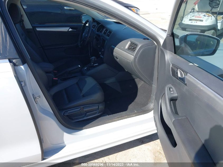 2017 VOLKSWAGEN JETTA SE - 3VWDB7AJ8HM260809