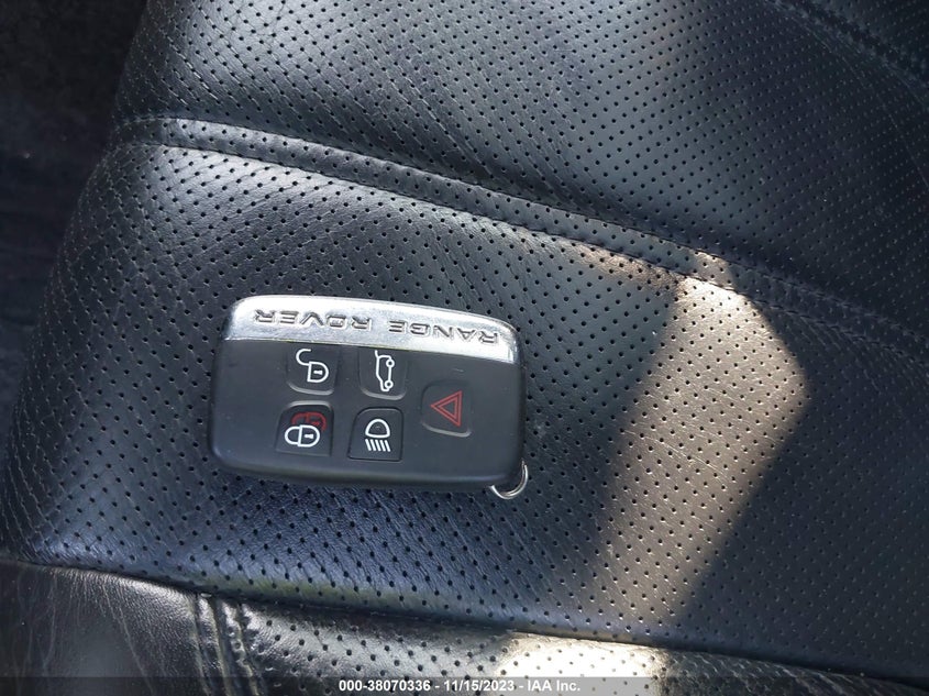 VIN SALGV2FEXHA330290 2017 LAND ROVER RANGE ROVER AUTOBIOGRAPHY
