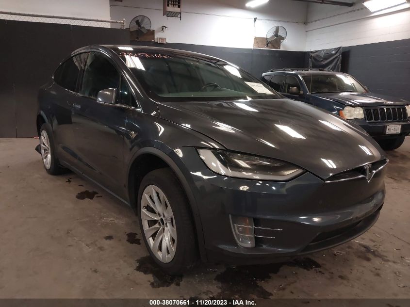 5YJXCAE22JF134940 TESLA MODEL X 75D/100D/P100D 2018