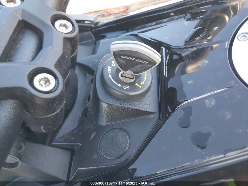 2021 CAN-AM SPYDER ROADSTER F3 2BXRDDE42MV000146