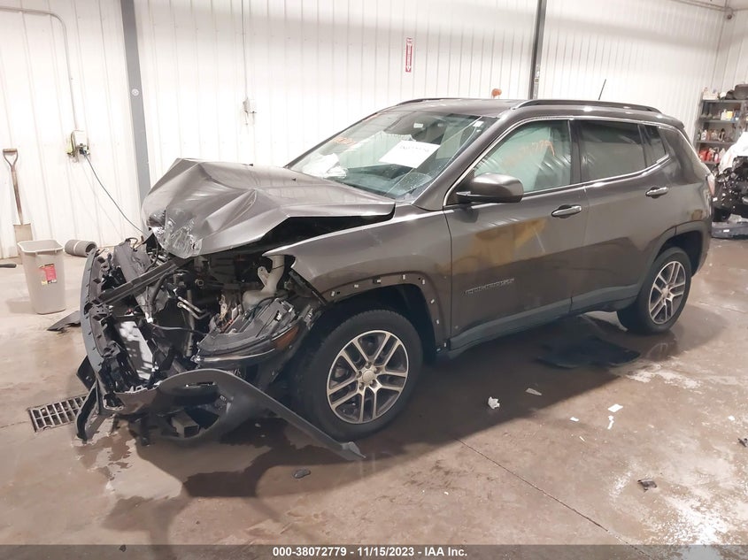 VIN 3C4NJDBB4JT282575 2018 JEEP COMPASS LATITUDE