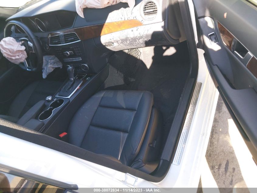 2014 MERCEDES-BENZ C 250 SPORT/LUXURY - WDDGF4HB0EA938890