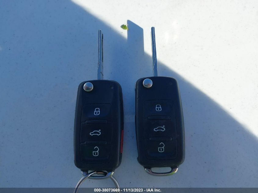2014 VOLKSWAGEN JETTA HYBRID SE 3VW637AJ9EM212043