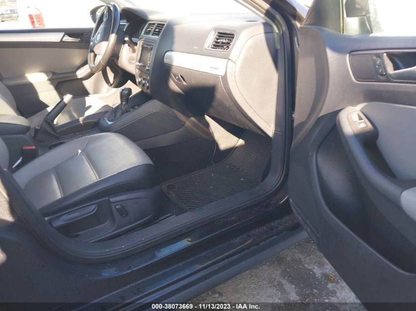2014 VOLKSWAGEN JETTA HYBRID SE 3VW637AJ9EM212043