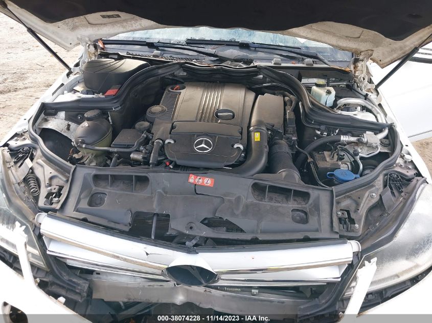 2013 MERCEDES-BENZ C 250 LUXURY/SPORT - WDDGF4HB4DR296481