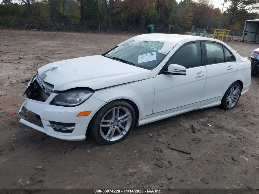 2013 MERCEDES-BENZ C 250 LUXURY/SPORT - WDDGF4HB4DR296481