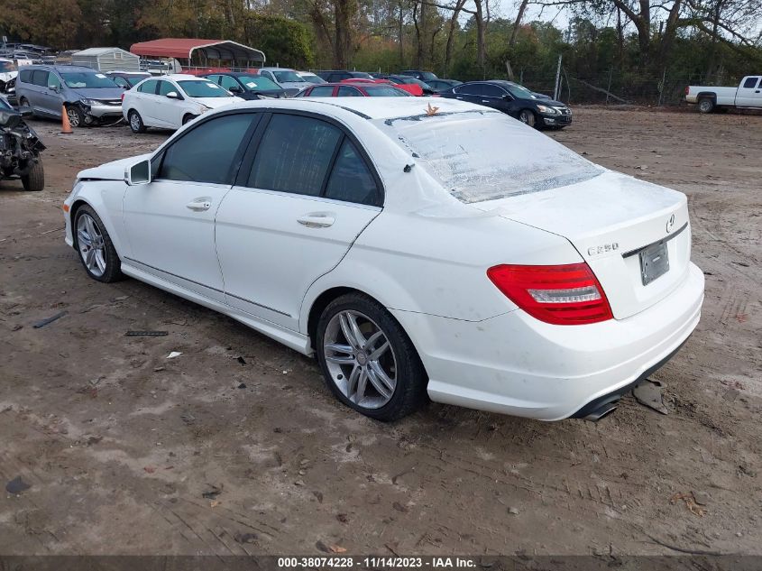 2013 MERCEDES-BENZ C 250 LUXURY/SPORT - WDDGF4HB4DR296481