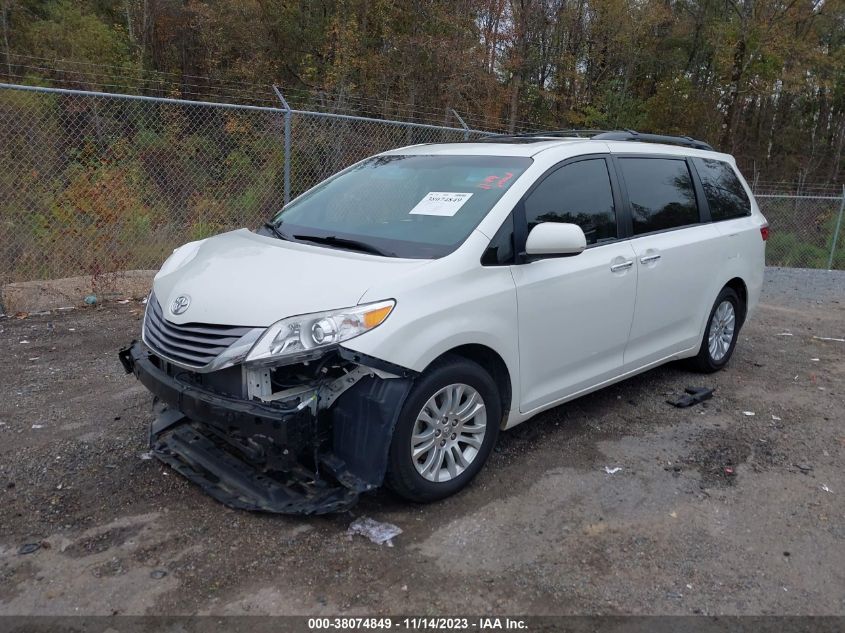 5TDYZ3DC0HS813555 2017 TOYOTA SIENNA, photo no. 2